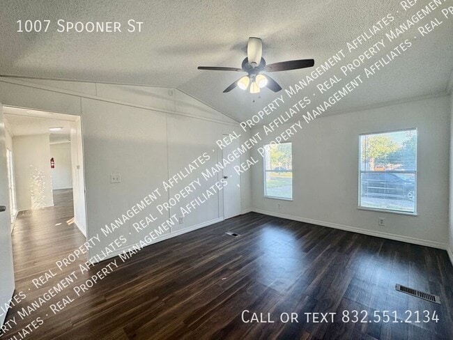 Building Photo - 1007 Spooner St