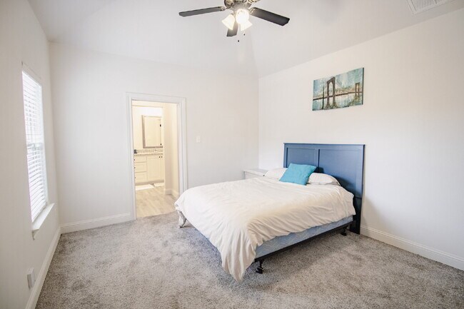 Building Photo - Spacious 3-Bedroom Duplex in South Lubbock