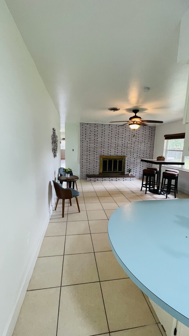 Fireplace & Breakfast Nook - 2155 Alafaya Trail