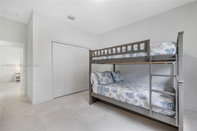 Building Photo - 640 Colson Dr