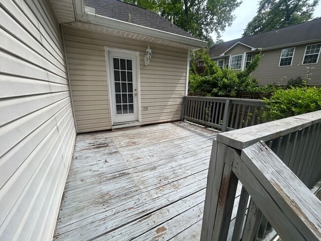 Building Photo - 208 Charles Towne Ct