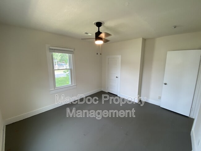 Building Photo - 318 3rd St