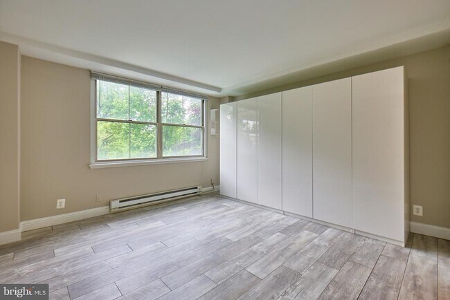 Building Photo - 2030 N Adams St