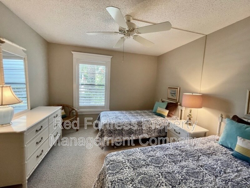 Building Photo - 7113 Quail Run Ct W