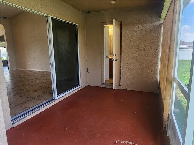 Building Photo - 9907 SW 54th Ave