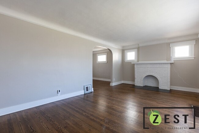 Building Photo - OPEN HOUSE 1/16! 3PM-3:30PM! BEAUTIFULLY REMODELED - 3-Bedroom 1-Bathroom 2-Car Garage