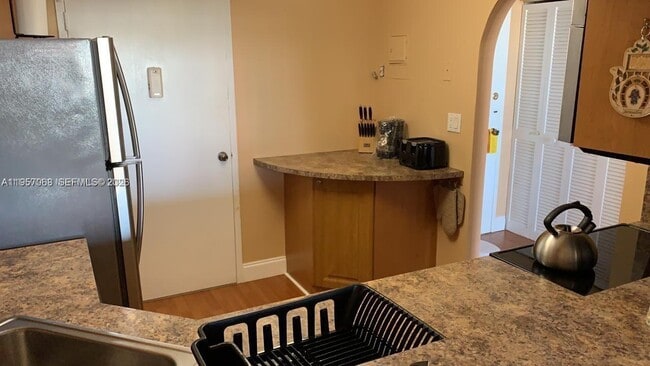 Building Photo - 3180 S Ocean Dr