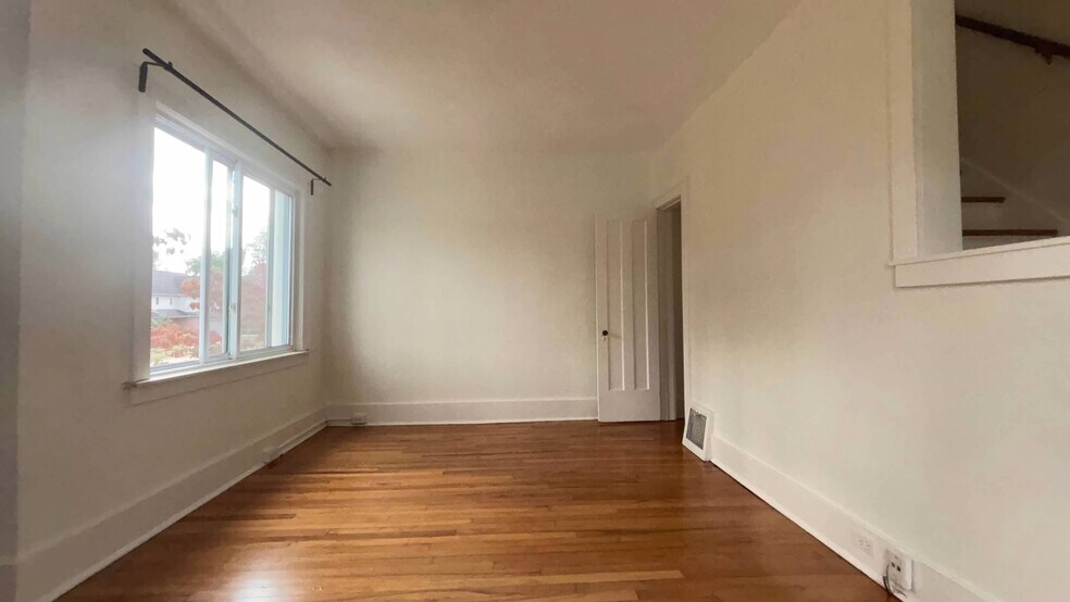 Building Photo - 3175 Oakshire Ave