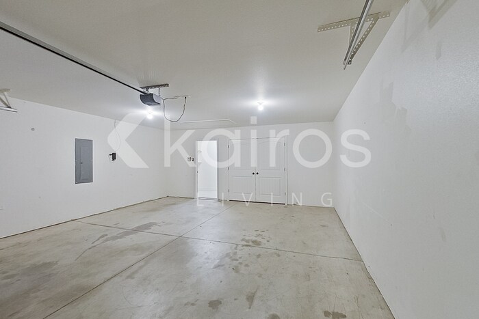 Building Photo - 109 Pin Oak St