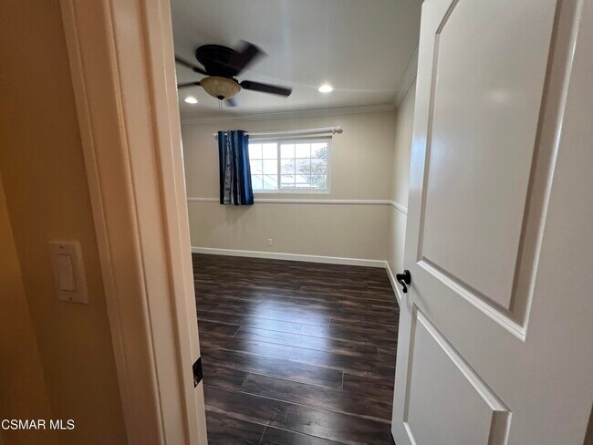 Building Photo - 334 W Avenida De Las Flores