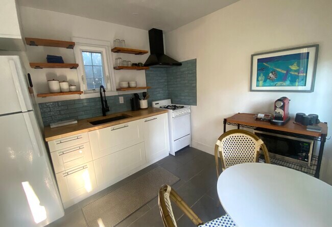 Building Photo - 805 Highland Ave