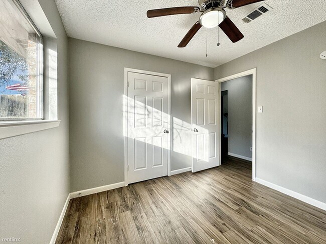 Building Photo - 3 br, 2 bath House - 1911 Bogatto St