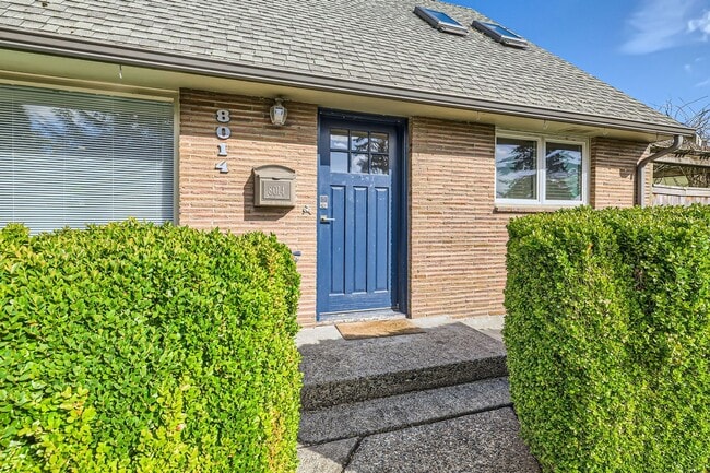 Building Photo - Charming Seattle Home in Seattle's Wedgwood Neighborhood - Furnished