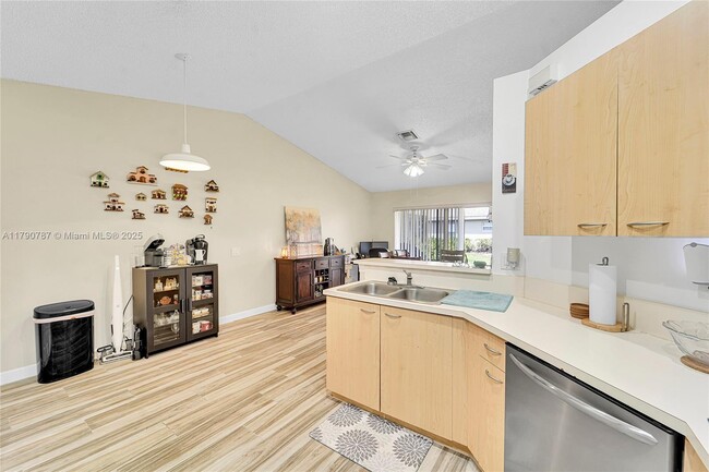 Building Photo - 1552 Zenith Way