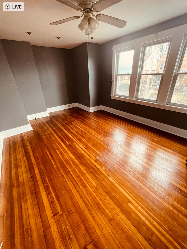 Building Photo - 2 Bed 1 Bath- Pittsburgh Pa