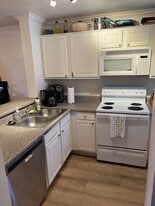 Building Photo - 7405 Charmant Dr