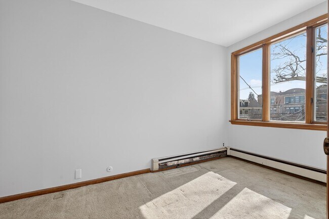 Building Photo - 55 W 5th St