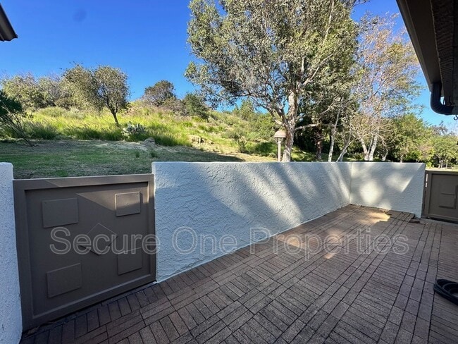 Building Photo - 10020 Larwin Ave