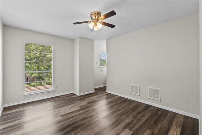 Building Photo - 1517 Bonanza Rd