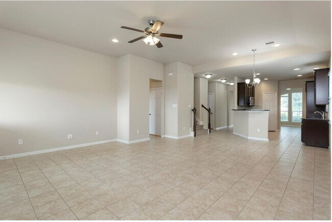 Building Photo - 8643 Vista Hills Dr