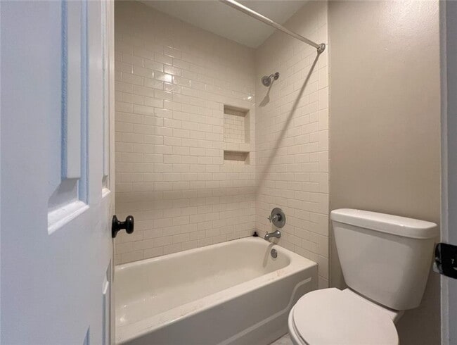 Building Photo - 3312 Pine Heights Dr NE