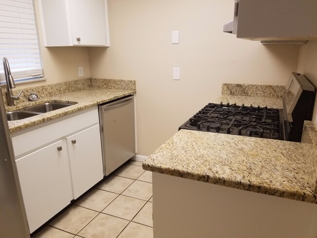 Building Photo - Remodeled 1-Bedroom Condo in Winter Haven