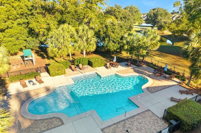 Building Photo - 327 Nandina Loop