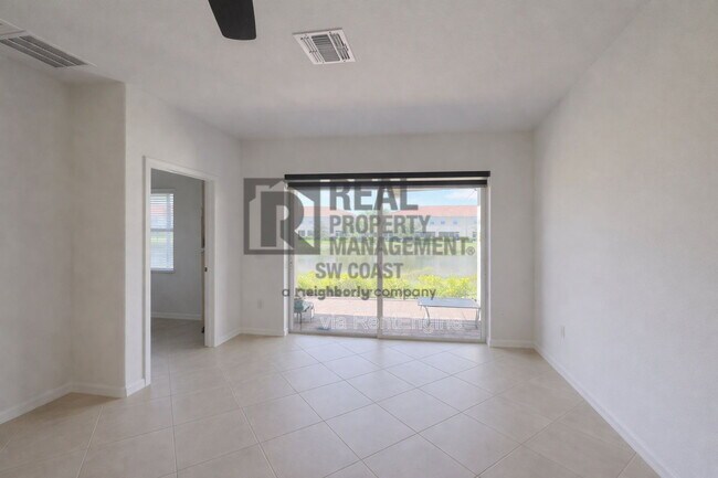 Building Photo - 2555 Vine Ave