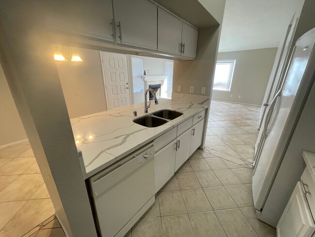 Building Photo - 3 bedrooms and 2 bathroom home! come see today!