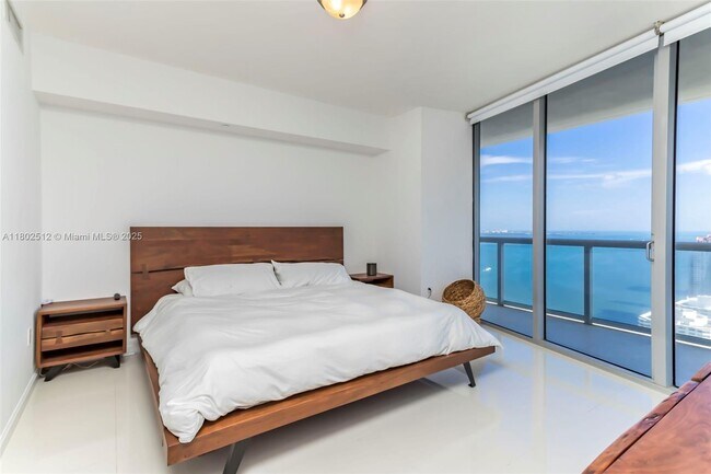 Building Photo - 495 Brickell Ave