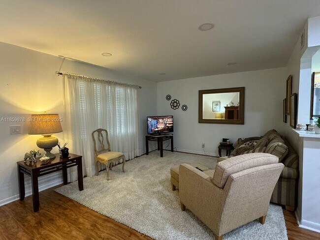 Building Photo - 303 Burgundy G