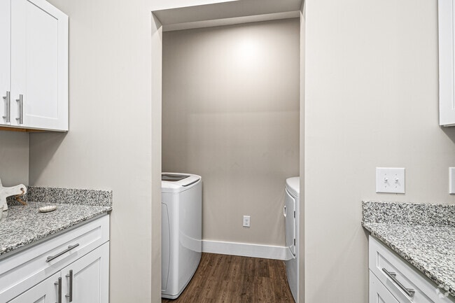 2BR, 2BA - 1,096SF - Laundry - The Rivi