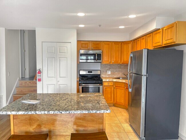 Building Photo - 8913 Riverside Pl
