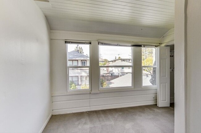 Building Photo - 159 Emerson St