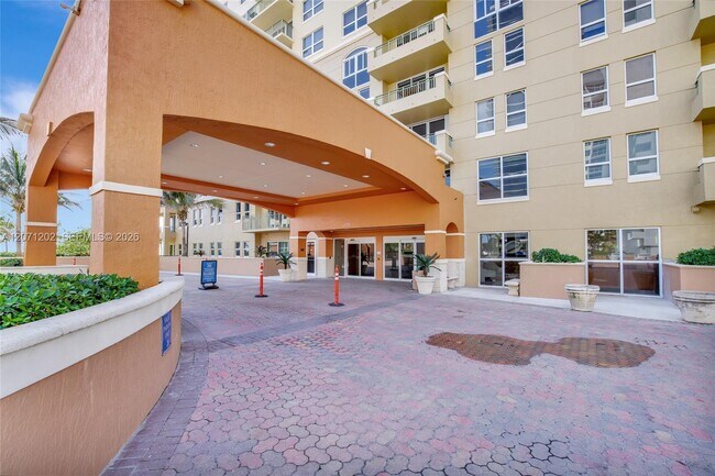 Building Photo - 2080 S Ocean Dr