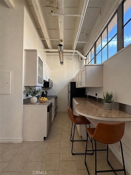 Building Photo - 312 W 5th St