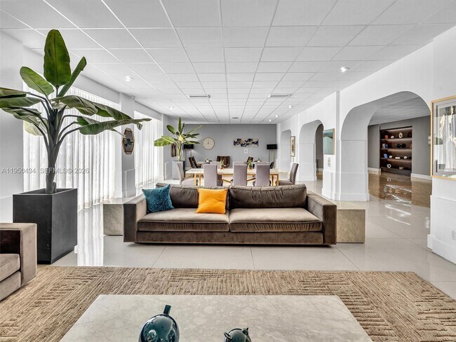 Building Photo - 3140 S Ocean Dr