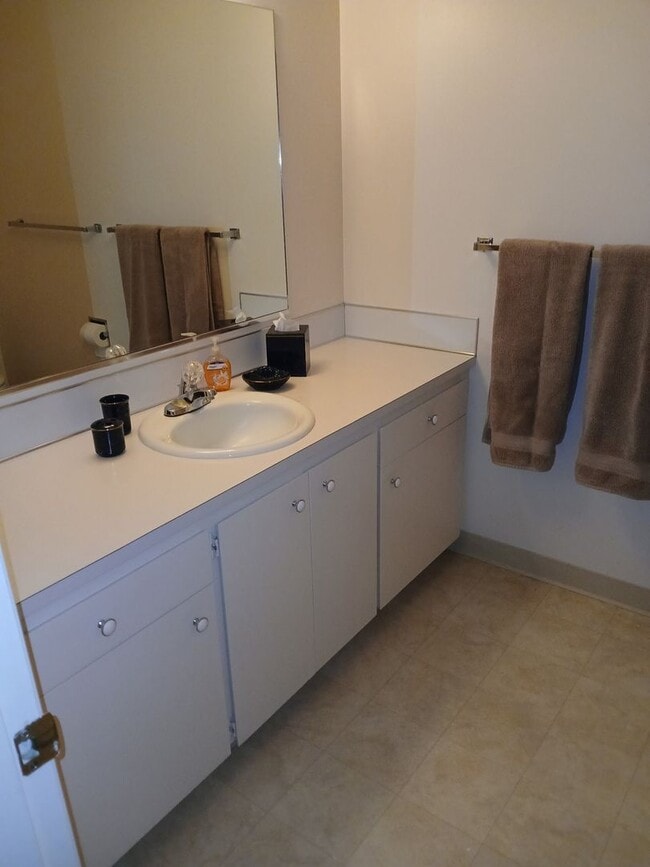 Building Photo - HS01