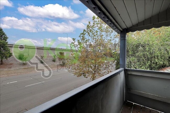 Building Photo - 2400 27th St