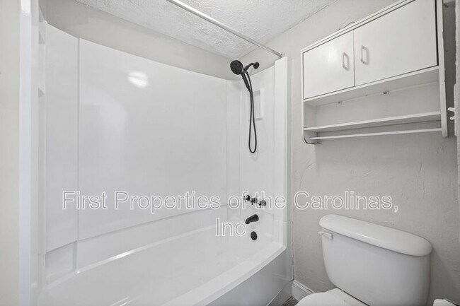 Building Photo - 7906 Oak Meadow Ct