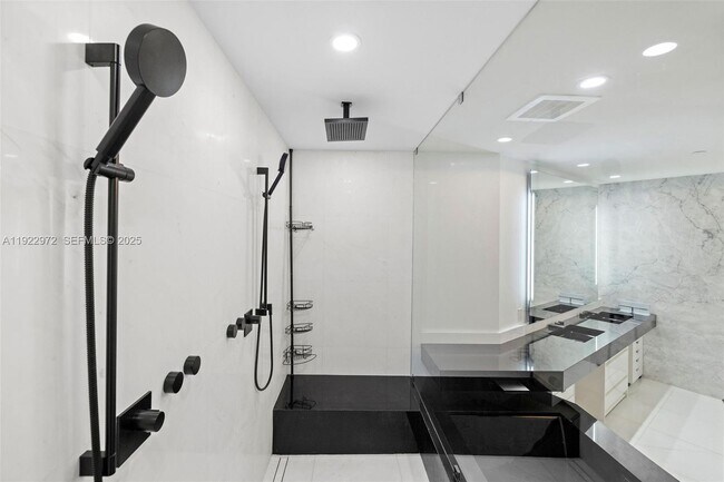 Building Photo - 18555 Collins Ave