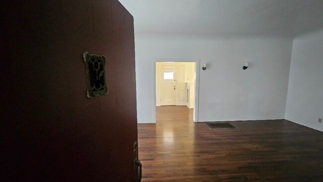Building Photo - 1425 Echo Park Ave