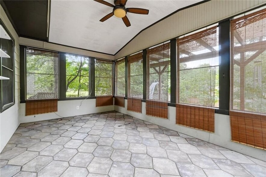 Building Photo - 3262 Summer Wood Cir