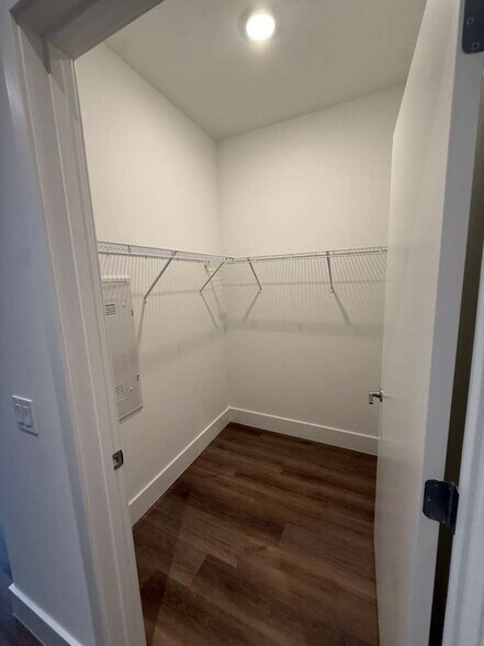 Building Photo - 2947 Coconut Ave