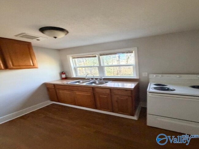 Building Photo - 3505 Bradley St SW