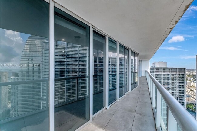 Building Photo - 495 Brickell Ave