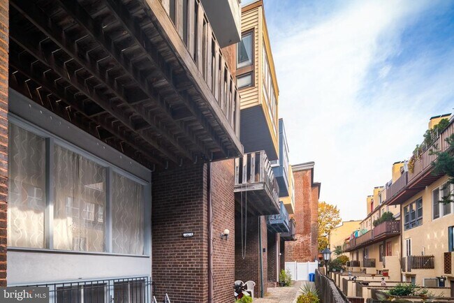 Building Photo - 1126 Lombard St