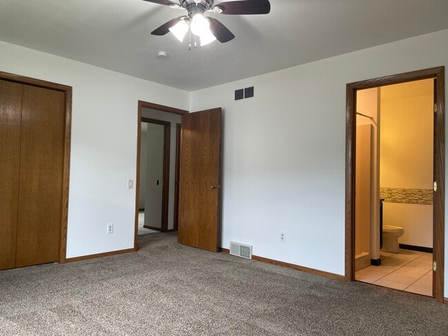 Building Photo - 323 Santa Fe Trail