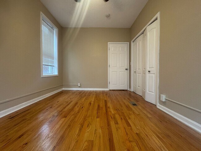 Building Photo - 3926 Botanical Ave