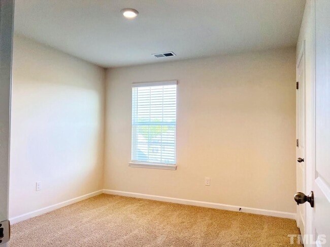 Building Photo - 5 Bedroom Single Family - Fuquay Varina